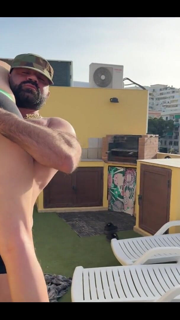 Massive daddy xxx: Con đĩ bị đụ trên sân thượng bởi mẹ kế lớn