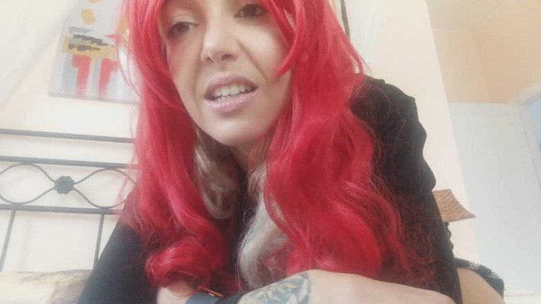 savannahamatoriale: Lavinia la mistress rossa italiana, parla con il suo verme