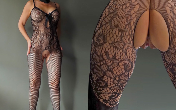 Masked-Fantasy: Milf gostosa em lingerie sensual e sem virilha apresentando sua...