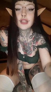 La Gigantessa si sgonfica e ti ingoia! Termina con l'orgasmo