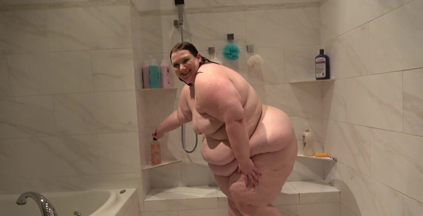 Kayla Peach studios: Товстушка приймає душ