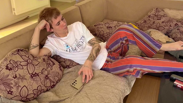 Sandro Jenner: Twink lockte einen süßen typen ins zimmer und fickte ihn...