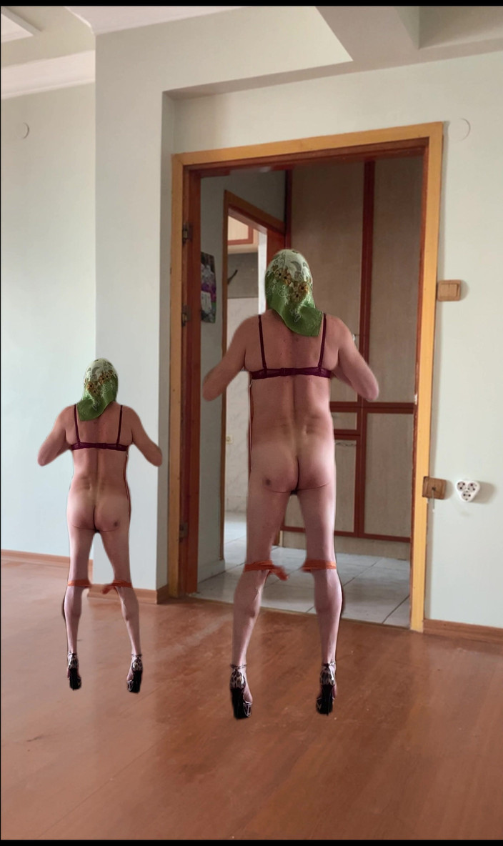 cd_aysemmm: Con la mia sorellastra di 18 anni :) Chi di noi è più...