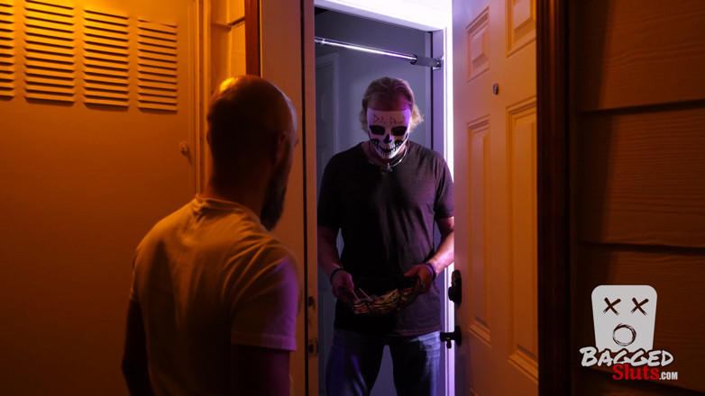Dirty Desert Productions: Trick or treat: Slutty housewife sucks off 3 neighbors on Halloween