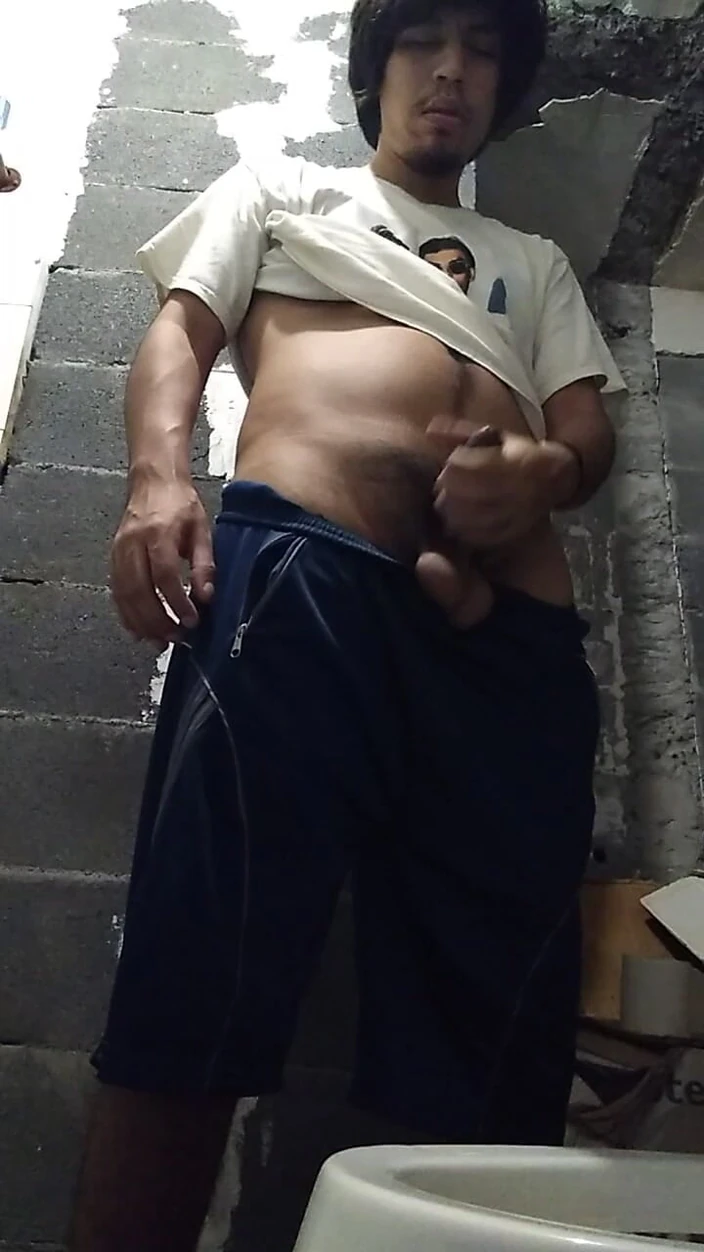 AlexAlejandro13: Pee Horny