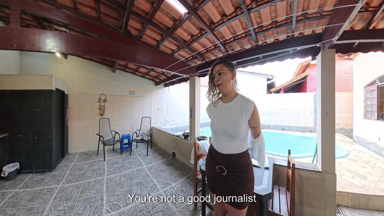 Victor SweetCoupleStories: 記者が家に侵入して捕まった後、裸になる。