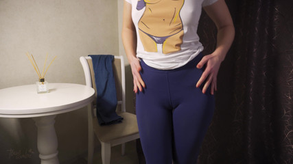 Teasecombo 4K: Skutečné amatérské domácí legíny a škádlení zadku v džínách