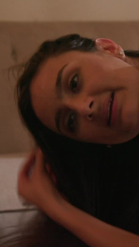Eliza si guadagna la sua prima caviglia moglie calda