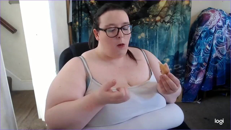 SSBBWLadyBrads: Boss sends office worker donuts