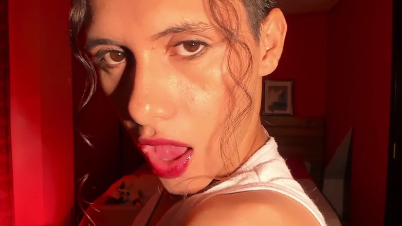 Artesensual: 甘いフェムボーイガール、彼女は彼女を喜ばせるためだけに走らせる彼女の満足のいく顔で自慢します