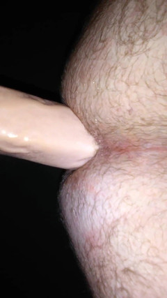 Bttmbear71: Un mostruoso dildo in profondità da 13,5 pollici