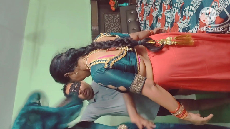 Lustykajolbhabhi: El romance y el sexo de hermanastra y hermanastra