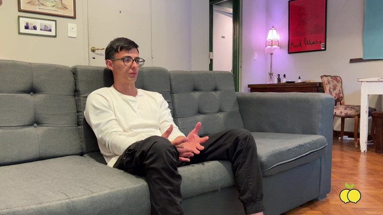 Limon producciones: Psicólogo cria uma mulher com inteligência artificial para que um...