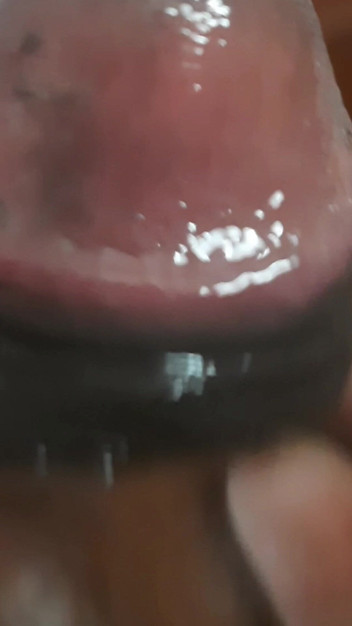 Lubina45: Encuentra placer en sus propias manos mientras está solo