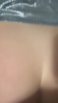 在撸管指挥后，我需要后入。阴户被精液覆盖