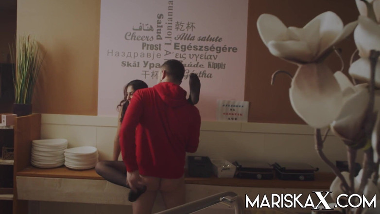 Mariska x: MARISKAX - Speciální dodávka pro indickou milfku Saharu Knite