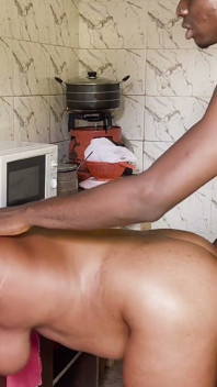 Er hat mich in der küche wie eine hore gefickt