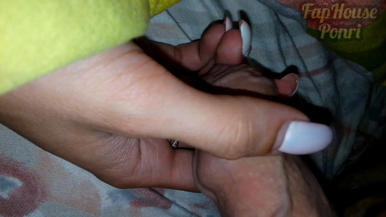 Milasha Ponri: Sperma I Styvsysters Handflata