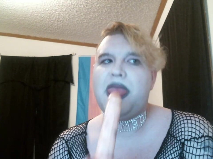 Roxxie rae page: Prática de chupar pau de forma improvisada