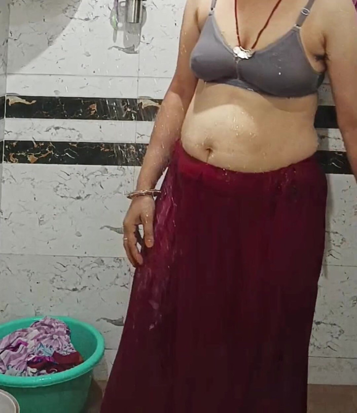 Priyahot77: Priya si kakak ipar india dengan pantat bahenol lagi asik...