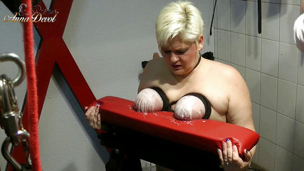 Anna Devot: Annadevot - Jogos de Cera de Peitos de uma Arte Especial