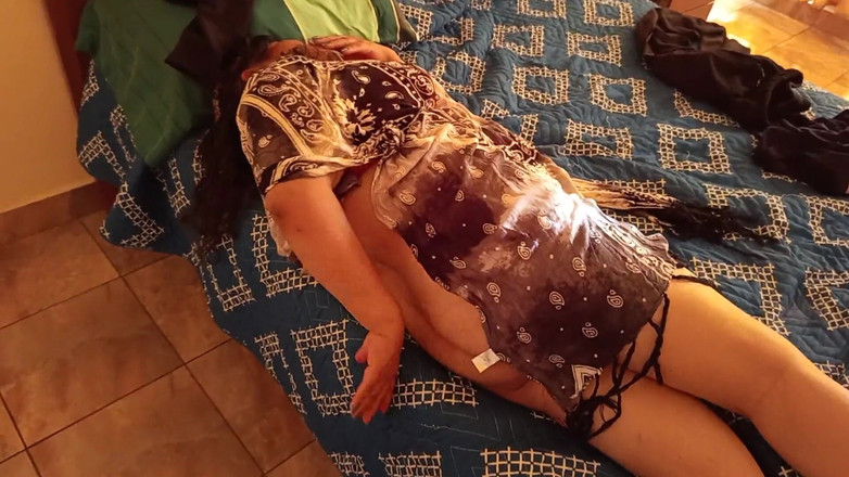 Moo DBOXXX: Трахаясь с моей зрелой Кристиан, она говорит мне, что ее муж не удовлетворяет ее, он приходит со мной трахаться