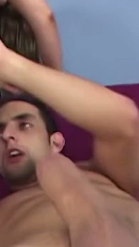 Este ángel con un coño apretado cayó del cielo y en sus novios la bendijeron una vuelta