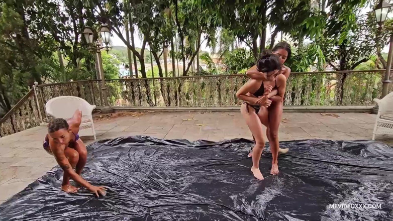 MF Fight: Pertarungan super hot tiga cewek imut yang super seksi