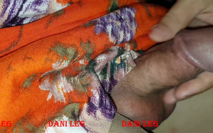 Dani Leg: Bronz külotlu çoraplı ve beyaz yüksek topuklu Dani_leg