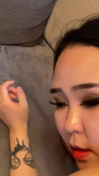 Yakut tjejen kom från den kallaste staden på hjärtat för att bli knullad hårt och ansiktsbehandling med het sperma!