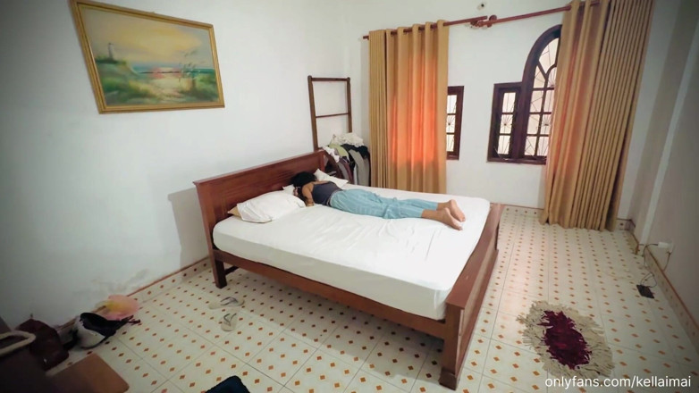 J kodi: เราโดนทิ้งไว้ที่บ้านตามลำพัง แล้วน้องสาวเลี้ยงของฉันก็ให้เย็ด