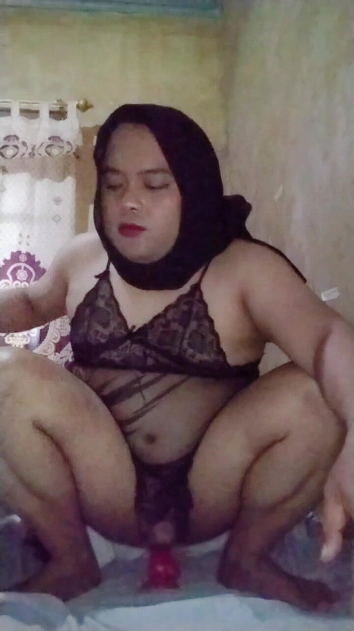 Ivvy Crossdresser: Hidžáb Femboy šuká robertkem