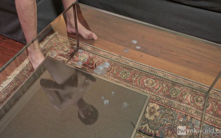 Twynk World: Hubená surfařKa Twink si honí velkého čůráka