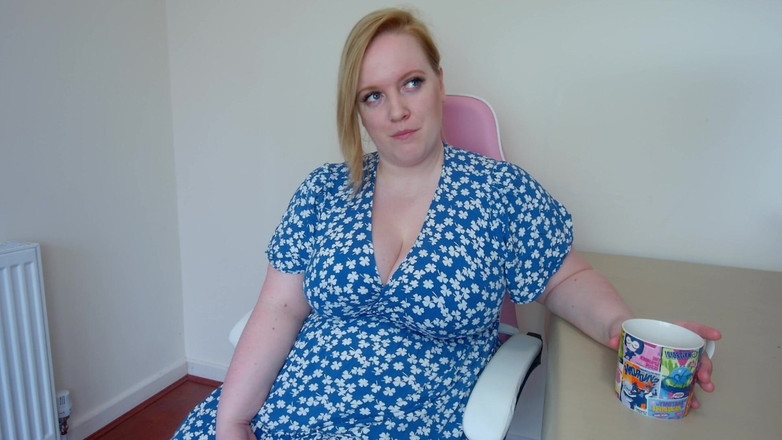 Julie Bliss: Giantess julie bliss - 收缩和主人继兄弟与屁股
