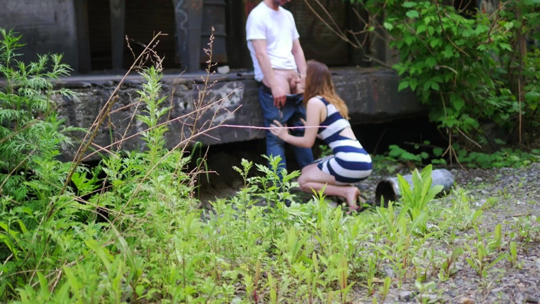 Piper Blush: Playful blowjob outdoor