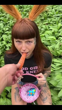 이스터 버니 재미! 나는 그녀의 계란을 올버러 왔다