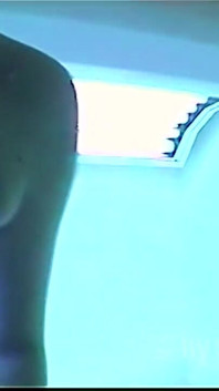 Jennys masturbation im sonnenstudio