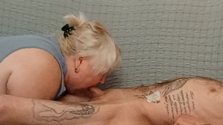 Zona901: Жена наблюдает, как сосед сосет мой хуй и глотает сперму