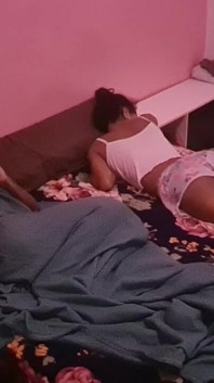 Üvey babam her zaman gece yarısı odama gelir