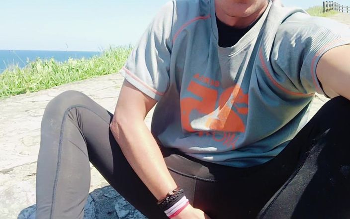Sexi boy skinny nice: ビーチのセクシーな男が少しクリア