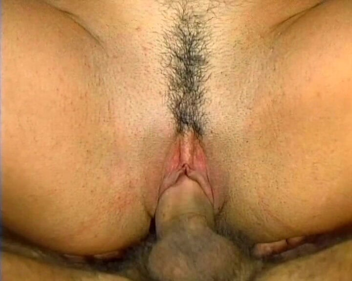 German Amateur Videos: 巨乳のドイツ人ティーンが恋人にアナルを貫かれました