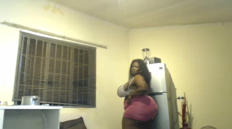 Legendary Booty Overdose: Sexy MILF Stripteasing