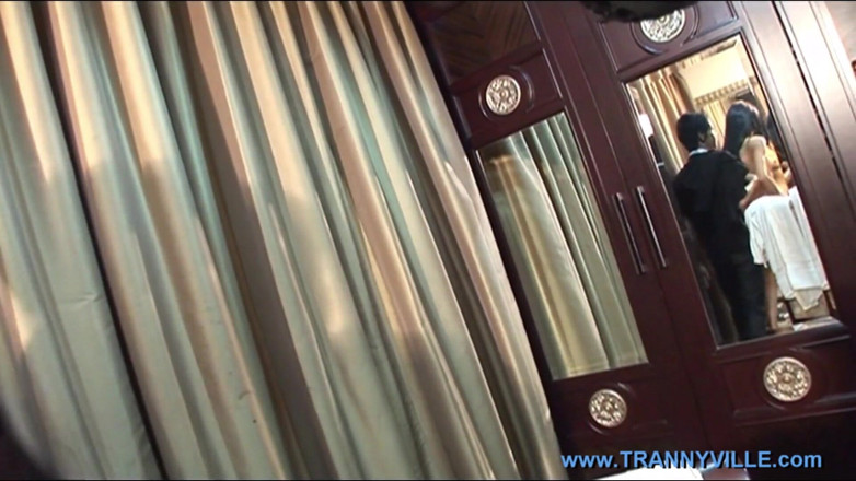 Trannyville: Petite super caliente sexy asiática trans flaca ladyboy tetona pornstar...
