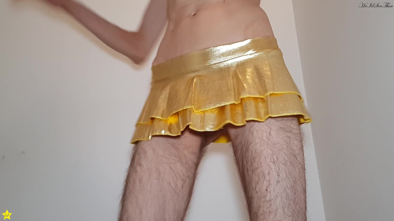 HeIsSooThin: Golden Minispódniczka - nie mogła czekać - przymierzj