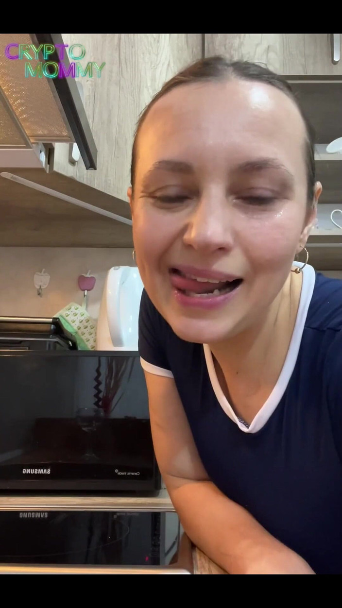 Crypto Mommy: Cea mai bună matură sexy amatoare stropind curul vrei o...