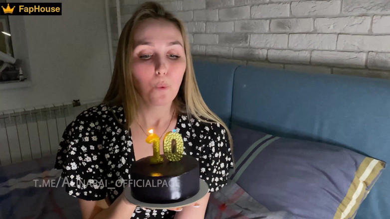 Alina Rai: Stiefmutter feiert 10.000 Abonnenten und bittet stiefsohn, sie vor der Kamera...