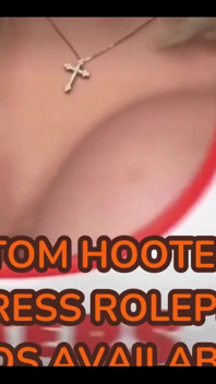 Hooters Waitress Wants Your Cock