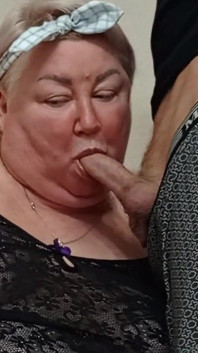자지를 빨고 사정하는 새엄마