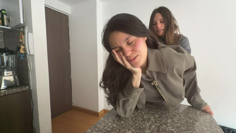scarlettandc: En lesbisk dominerar mig innan jag går till jobbet
