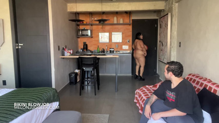 Melon Juggler: İri göğüslü iri güzel kadın Nayara Ledu mayo modelleri ve...